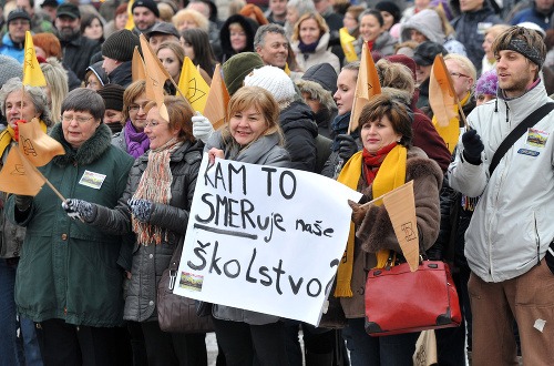 Protestné zhromaždenia nespokojných učiteľov