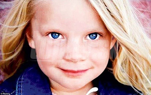 Jedna z obetí masakry na fotografií chýba. Emilie Parker v deň fotenia nemohla prísť do školy. V deň streľby tam bohužaľ bola. 