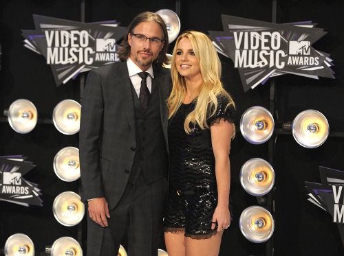 Americká speváčka Britneyom. Dvojica sa dala dohromady v roku 2009, zasnúbili sa v decembri 2011.