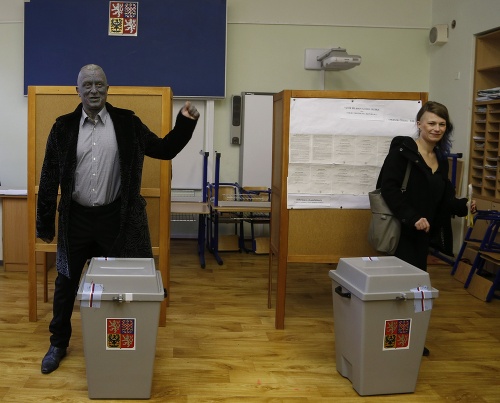 Nepochybne najkontroverznejšia postavička českých volieb Vladimír Franz odvolil už včera.