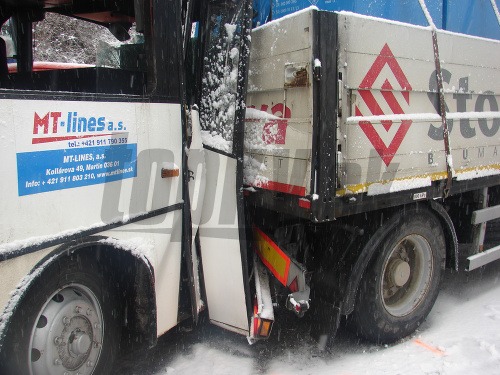 Autobusár po riskantnom manévri