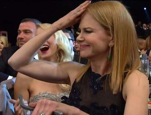 Jenniferin trapas si okamžite všimli ostatné hollywoodske hviezdy vrátane Nicole Kidman, ktorá sa chytila za hlavu.