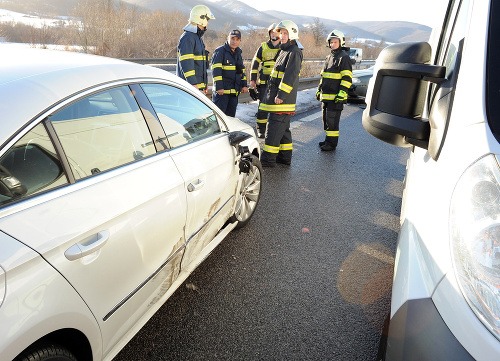 Hromadná nehoda viacerých vozidiel