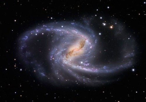 Galaxia NGC 1365, v ktorej sa čierna diera nachádza