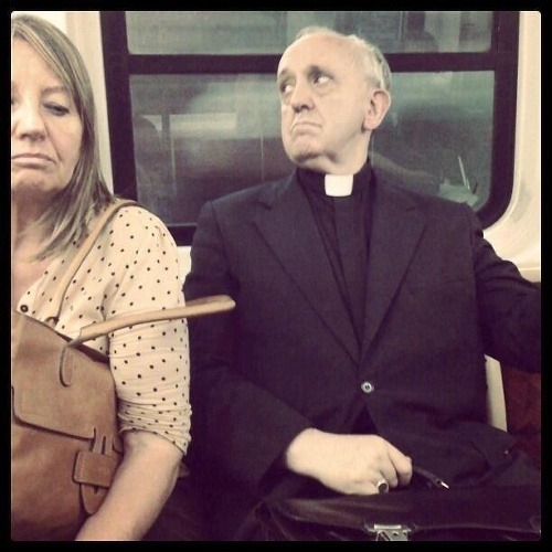 Nový pápež nemal problém ani s verejnou dopravou.