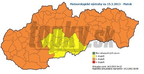 Sneh a silný vietor nás potrápia aj zajtra.