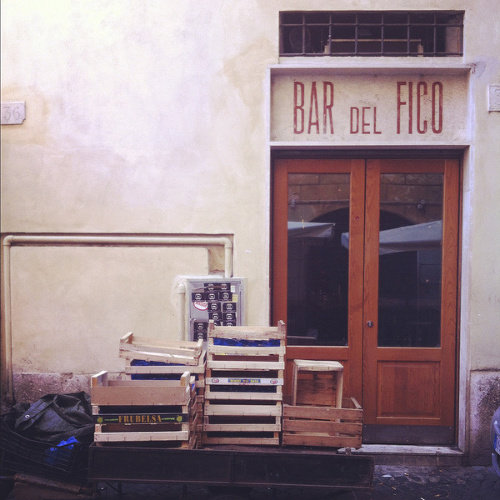 Takýto bar sa dá nájsť v uliciach Ríma. Po taliansky znamená slovo fico - figa, figovník.