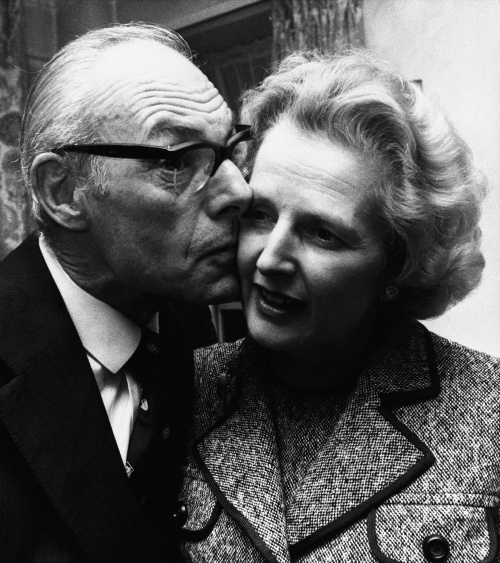 1975, s manželom Denisom Thatcherom. 