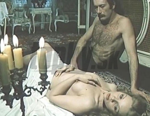 Až vo filme Dedičstvo (1982) sa Studenková odhalila viac. Ukázala nahé prsia aj zadok.