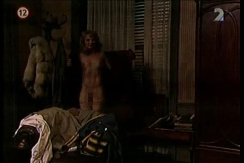 Úplne nahú postavu blondínka ukázala vo filme Tiene v raji (1987), kde si erotickú scénku zahrala s Michalom Dočolomanským. 