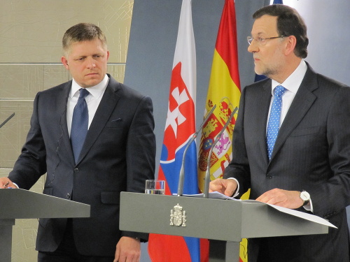 Slovenský premiér Robert Fico a jeho španielsky kolega Mariano Rajoy.