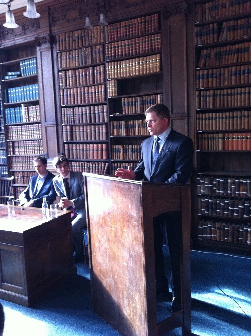 Robert Fico počas prednášky na Oxfordskej univerzite.
