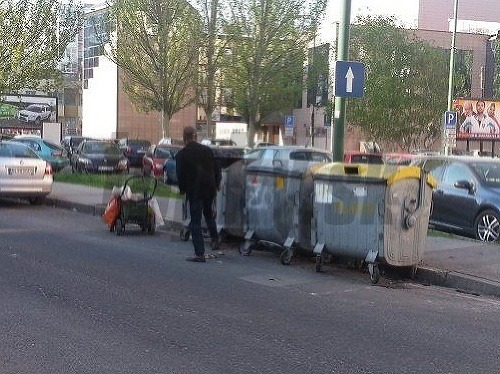 Bezdomovec Pišta separovaním zachraňuje Bratislavu.