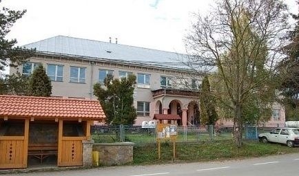 Tragédia sa odohrala na tejto základnej škole v Chmeľovej.