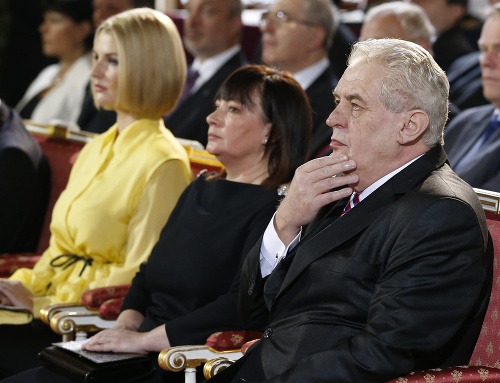 Dcéra Katarína, manželka Ivana a prezident Miloš Zeman.