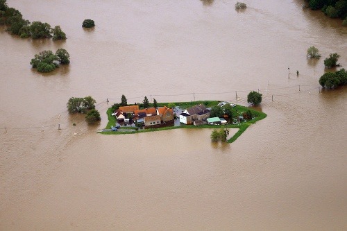 Zaplavené domy severne od Eilenburgu.