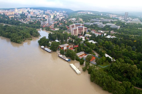 Dunaj dosiahol rekordnú úroveň,