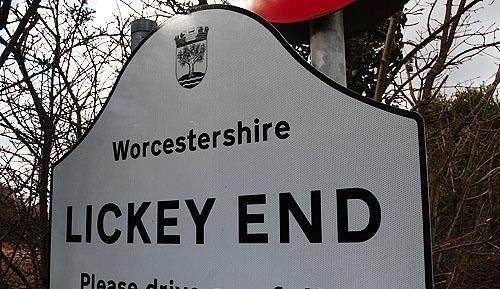V anglickom grófstve Worcestershire narazíte na obec Lízavý koniec