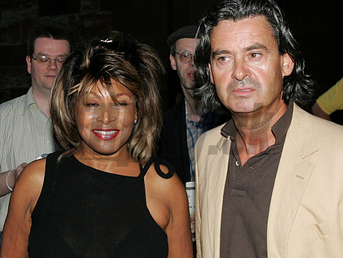 V júli po 27-ročnom vzťahu vstúpili do manželského zväzku speváčka Tina Turner a jej partner, hudobný producent Erwin Bach.