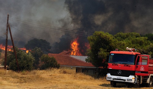 Grécko sužujú naďalej požiare