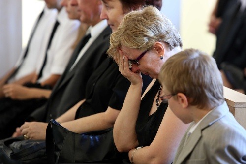 Rozlúčka s Rasťom: Jeho manželka a synček.