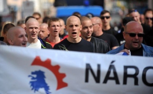 Extrémisti na pochode Jičínom.