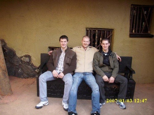 Traja bratia Kolesárovci: Vľavo Tibor, vpravo Braňo a v strede zrejme Marcel.