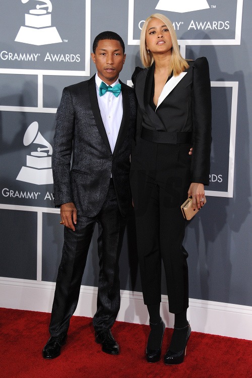 V októbri sa oženil americký producent, rapper a spevák Pharrell Williams. Jeho manželkou sa stala dlhoročná priateľka, modelka Helen Lasichanh, ktorá mu v novembri 2008 porodila syna menom Rocket Man Williams.