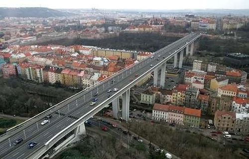 Nuselský most, Praha - doteraz 300 ľudí