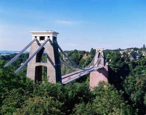 Most Clifton Bridge, Bristol, Británia - z 8 ľudí ročne klesol počet na 4