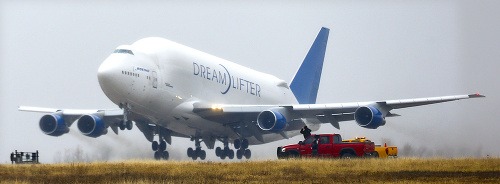 Boeing 747 Dreamlifter omylom