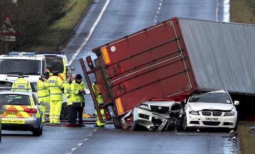 Silný vietor sa podpísal pod nehodu v Škótsku, pri ktorej zahynul vodič kamióna.