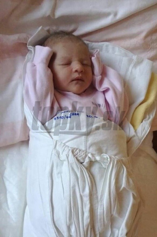 „Ráno o 8.35 sa nám z veľkej lásky narodila malá Sára Makranská (3310g/49cm). Je zdravá a krásna,” napísala šťastná mamička v deň pôrodu na sociálnu sieť. 