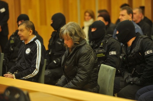 Nevlastná matka chlapca Erika Polczová na súde.