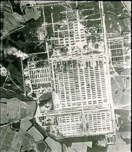 Letecké zábery tábora z mája 1944.