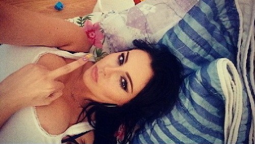 Jana Hrmová zverejnila na instagrame fotku, na ktorej jej vytŕča časť bradavky. 