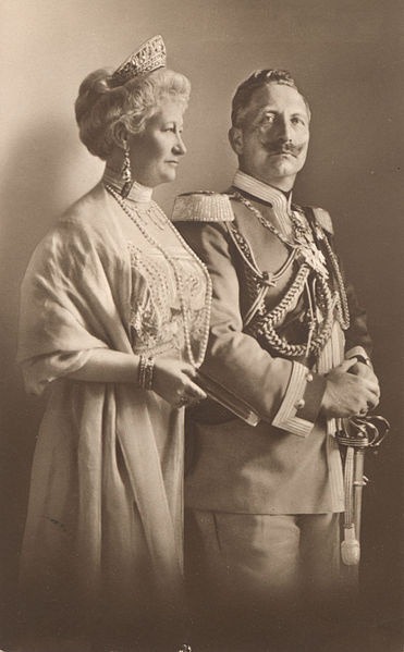 Wilhelm so svojou prvou manželkou Augustou, ktorá mu porodila sedem detí a zomrela v roku 1921.