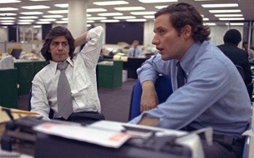 vaja novinári, ktorí stáli za odhalením Watergate -  Carl Bernstein a Bob Woodward