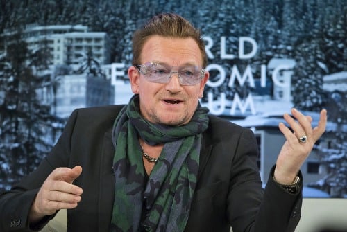 Spevák Bono z kapely U2