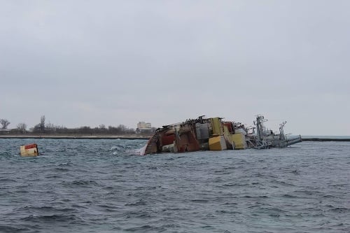 Táto loď blokuje prístup k Čiernemu moru