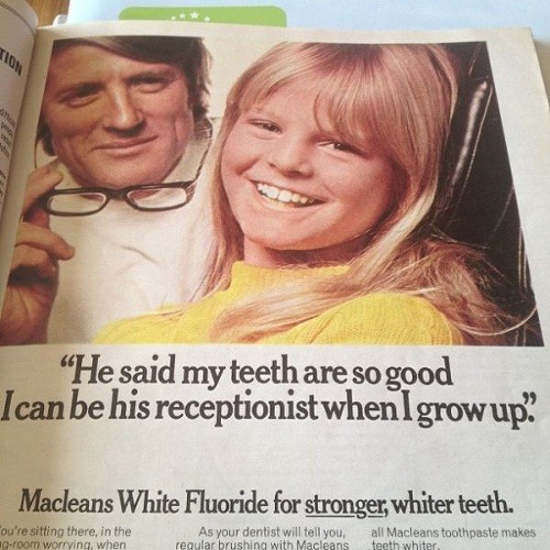 Povedal, že mám tak dobré zuby, že keď vyrastiem, možno ma zamestná ako svoju recepčnú (reklama na zubnú pastu)