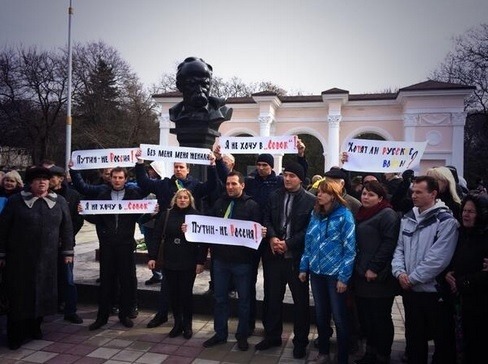Protestujú aj proukrajinskí aj proruskí aktivisti