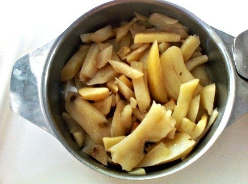 Takéto gurmánske pochúťky servírujú študentom v jedálni - nedovarené a hnilé zemiaky