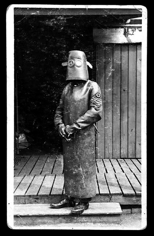 11. Sestra v prvej svetovej vojne vo Francúzsku, odev proti radiácii (1918) 
