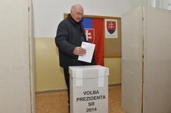 Od rána sa hlasuje aj v Trenčíne.