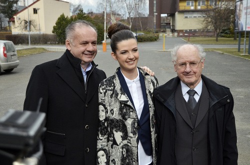 Andrej Kiska s dcérou Natáliou a otcom. Manželka neprišla.