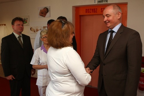 Primárka novorodeneckého oddelneia v nemocnici na Kramároch ďakuje riaditeľovi UNB Miroslavovi Bdžochovi