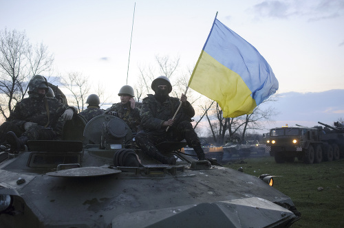 Na východe Ukrajiny stále hrozí vojenský stret