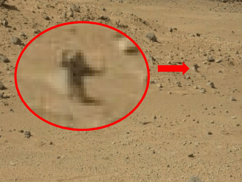 Záhadná snímka podobná ľudskej postave z Marsu