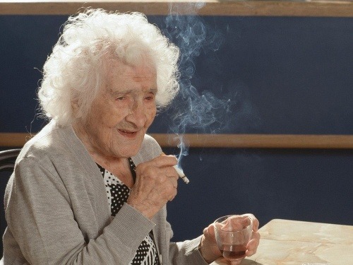 Jeanne Calmentová si vo veku 117 rokov dopriala dve cigaretky denne